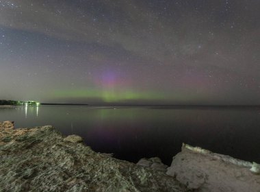 Ladoga Gölü Kuzey ışıkları. Leningrad bölge. Rusya