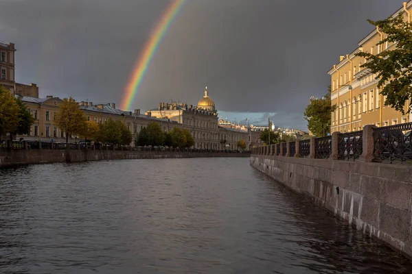 Arc Ciel Sur Cathédrale Saint Isaac Saint Pétersbourg Journée Ensoleillée — Photo