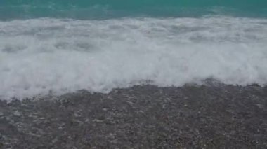 Yaz aylarında Hint Okyanusu'nda dalgalar. 4k