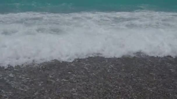 Yaz aylarında Hint Okyanusu'nda dalgalar. 4k — Stok video