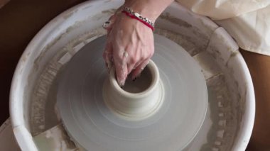 eller genç Potter, pot bir dizi üretildi