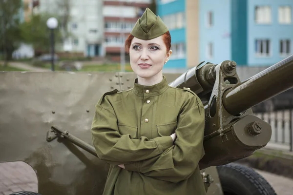 La muchacha en la fiesta del 9 de mayo, el día de la victoria en Rusia — Foto de Stock