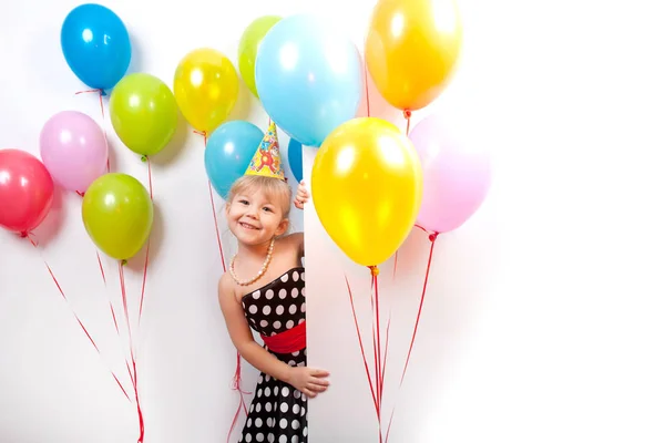 Little Happy baby med färg ballonger på vit bakgrund — Stockfoto