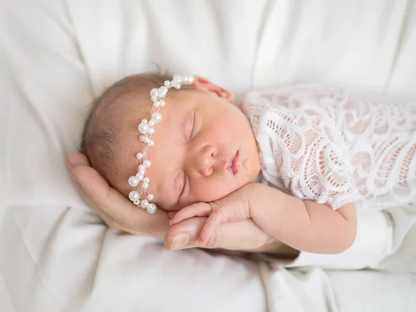 Portrait of a newborn baby in fathers hands close up — Stock Photo, Image