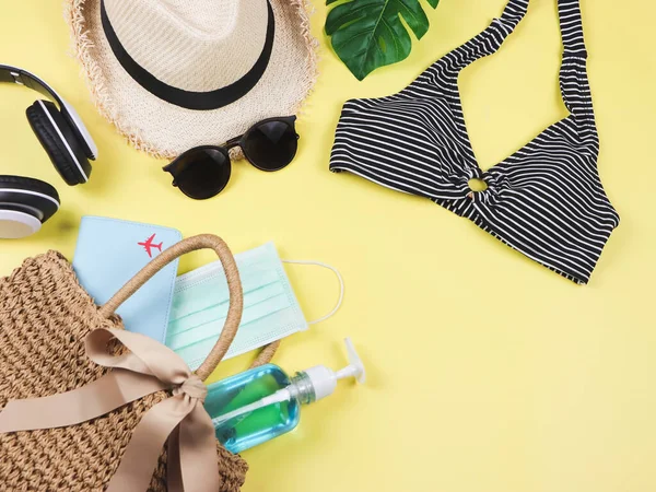 Covid Preventie Zomer Nieuw Normaal Concept Bovenaanzicht Bikini Zwemkleding Damesvakantie — Stockfoto