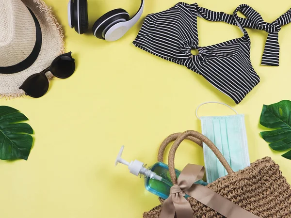 Covid Preventie Zomer Nieuw Normaal Concept Bovenaanzicht Bikini Zwemkleding Damesvakantie — Stockfoto