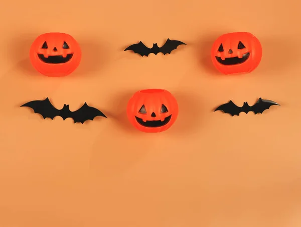 Vista Dall Alto Posa Piatta Zucche Halloween Pipistrelli Carta Nera — Foto Stock