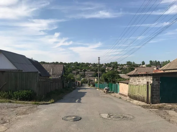 Straße Eines Kleinen Dorfes Alte Häuser Schmutzige Straßenzäune Aus Planken — Stockfoto