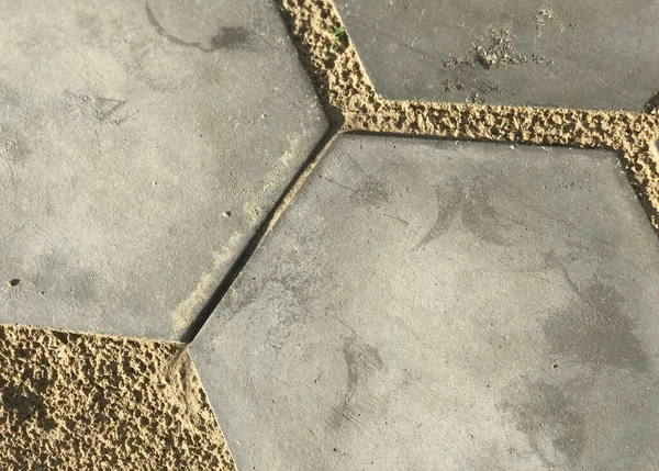 Hintergrund Der Sechseckigen Fliese Gegen Den Sand — Stockfoto
