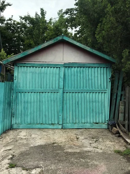 Small Old Garage Gate Made Wooden Doso Bright Turquoise Color — Stock Photo, Image