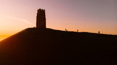Ünlü Glastonbury Tor 
