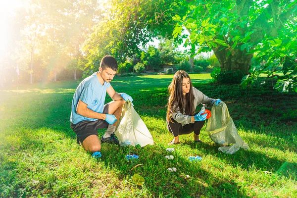 Coronavirus Couple Picking Blue Rubber Gloves Face Masks Coronavirus Epidemic — Stock Photo, Image