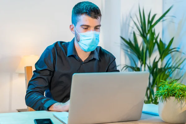 Hombre Negocios Trabajando Casa Con Computadora Pequeña Empresa Que Trabaja — Foto de Stock