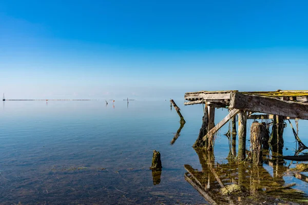 Jetée Abandonnée Reste Sur Une Plage Donnant Sur Océan Méditerranéen — Photo