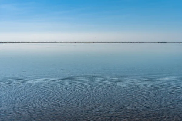 Reflet Ciel Dans Eau Océan Méditerranée Détendant Fond Économiseur Écran — Photo