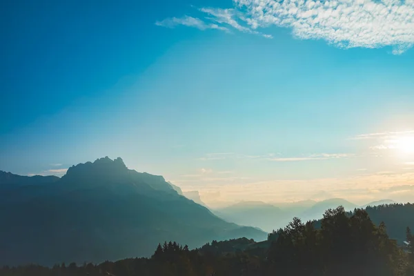 Kleurrijke Zonsondergang Uitzicht Mont Blanc Gletsjer Populaire Toeristische Attractie Schilderachtige — Stockfoto