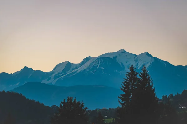 Vista Colorida Pôr Sol Glaciar Montanha Mont Blanc Atracção Turística — Fotografia de Stock