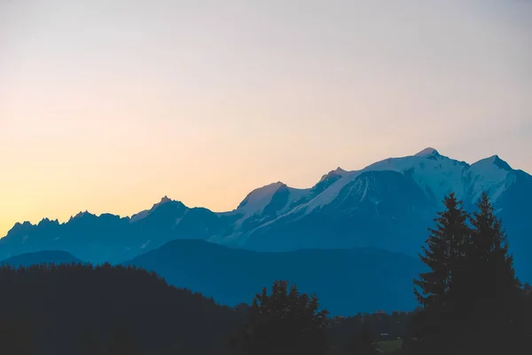 Vista Colorida Pôr Sol Glaciar Montanha Mont Blanc Atracção Turística — Fotografia de Stock