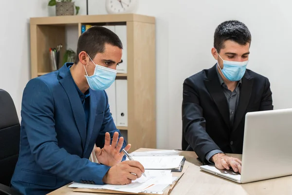 Retrato Hombre Negocios Trabajador Negocios Con Máscara Facial Nuevo Trabajo — Foto de Stock