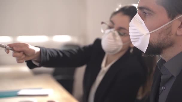 코로나 바이러스 Coronavirus Office Workers 코로나 바이러스 Corona Virus 마스크를 — 비디오