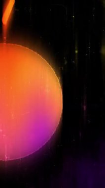 Çizikler, sinüs izleri, çamur lekeleri ve ışık sızıntısı efektiyle klasik döngü film şeridi arka planı.