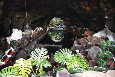 Lanzarote / İspanya - 30 Eylül 2020: Jameos del Agua volkanik tüp, Lanzarote, Kanarya Adaları, İspanya