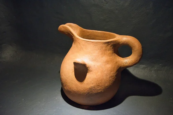 Jarro Barro Vaso Cerâmica Velha Fundo Preto — Fotografia de Stock