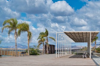 Lanzarote / İspanya - 3 Ekim 2020: Lanzarote, Kanarya Adaları, İspanya 'daki Arrecife şehrinin gezinti alanı