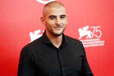 VENICE, İtalya - 1 Eylül 2018 tarihinde Venedik, İtalya 'da düzenlenen 75. Venedik Film Festivali sırasında Sofiane Zermani, 