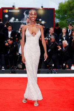 Venedik, İtalya - 1 Eylül 2018 'de Venedik, İtalya' da düzenlenen 75. Venedik Film Festivali sırasında Madisin Rian, Suspiria adlı filmin kırmızı halısında yürüyor.. 