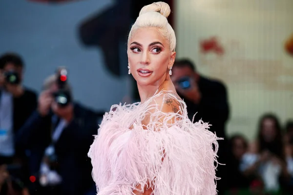 8月31日 在2018年8月31日于意大利威尼斯举行的第75届威尼斯电影节上 Lady Gaga出席了电影 Star Born 的首映式 — 图库照片