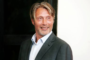 Venedik, İtalya - 3 Eylül 2018 tarihinde Venedik, İtalya 'da düzenlenen 75. Venedik Film Festivali sırasında Mads Mikkelsen, 