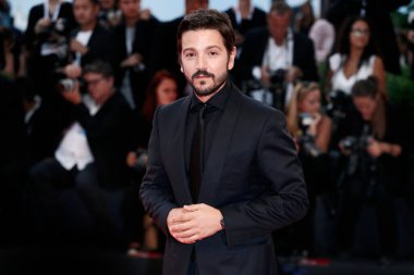 3 Eylül 2018 'de Venedik, İtalya' da düzenlenen 75. Venedik Film Festivali sırasında Diego Luna, 