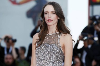 Venedik, İtalya - 4 Eylül 2018 'de Venedik, İtalya' da düzenlenen 75. Venedik Film Festivali sırasında Stacy Martin, 