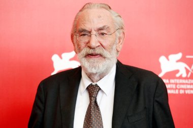 VENICE, İtalya - 7 Eylül 2018 'de Venedik Film Festivali sırasında Renato Carpentieri' Una Storia Senza Nome 'adlı filmin fotoğraf çağrısına katıldı.. 