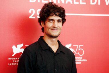 Louis Garrel, 7 Eylül 2018 'de Venedik, İtalya' da düzenlenen 75. Venedik Film Festivali sırasında 