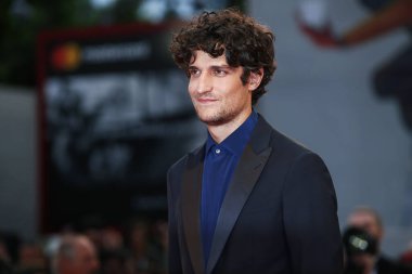 VENICE, İtalya - 7 Eylül 2018 'de Venedik, İtalya' da düzenlenen 75. Venedik Film Festivali sırasında Louis Garrel, 