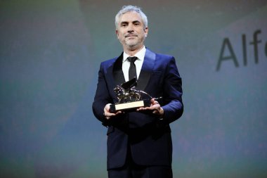 8 Eylül 2018 'de Venedik Film Festivali' nde Venedik, İtalya 'nın Venedik kentinde düzenlenen 75. Venedik Film Festivali' nde Alfonso Cuaron en iyi film dalında Altın Aslan ödülünü aldı.. 