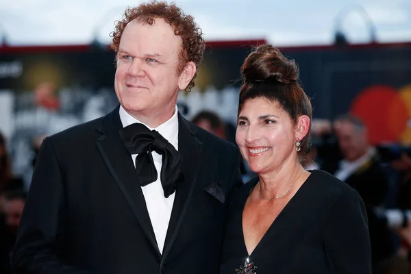 Venecia Italia Septiembre John Reilly Alison Dickey Caminan Por Alfombra —  Fotos de Stock