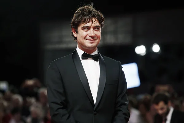 Venice Italië September Riccardo Scamarcio Wandelt Rode Loper Van Film — Stockfoto