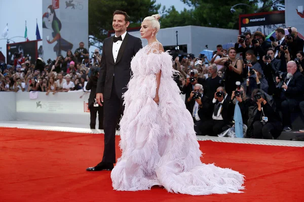 Venice Italy Αυγουστου Bradley Cooper Και Lady Gaga Παρακολουθούν Την — Φωτογραφία Αρχείου