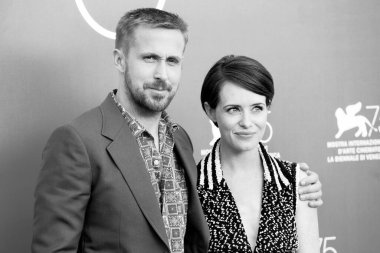 VENICE, İtalya - 29 Ağustos 2018 tarihinde Venedik, İtalya 'da düzenlenen 75. Venedik Film Festivali sırasında Ryan Gosling ve Claire Foy 
