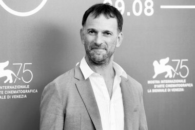 Venedik, İtalya - 1 Eylül 2018 'de Venedik, İtalya' da düzenlenen 75. Venedik Film Festivali sırasında David Oelhoffen, 