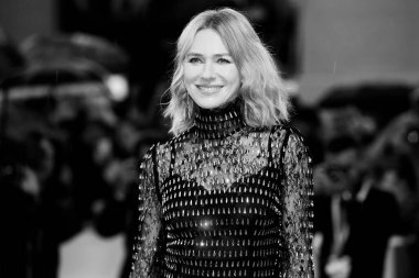 3 Eylül 2018 'de Venedik, İtalya' da düzenlenen 75. Venedik Film Festivali sırasında Naomi Watts, 