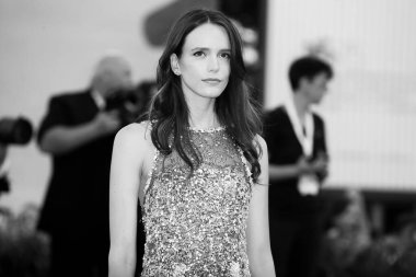 Venedik, İtalya - 4 Eylül 2018 'de Venedik, İtalya' da düzenlenen 75. Venedik Film Festivali sırasında Stacy Martin, 