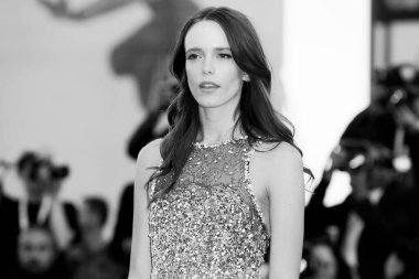 Venedik, İtalya - 4 Eylül 2018 'de Venedik, İtalya' da düzenlenen 75. Venedik Film Festivali sırasında Stacy Martin, 