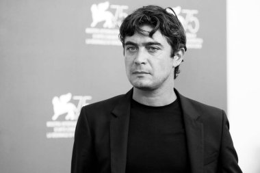 VENICE, İtalya - 5 Eylül 2018 tarihinde Venedik, İtalya 'da düzenlenen 75. Venedik Film Festivali sırasında Riccardo Scamarcio, 