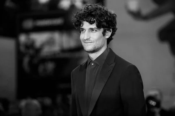 Venecia Italia Septiembre Louis Garrel Camina Por Alfombra Roja Película — Foto de Stock