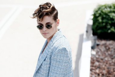 Kristen Stewart, 8 Mayıs 2018 'de Fransa' nın Cannes kentinde düzenlenen 71. Cannes Film Festivali sırasında jüri fotoğraf görüşmesine katılıyor..
