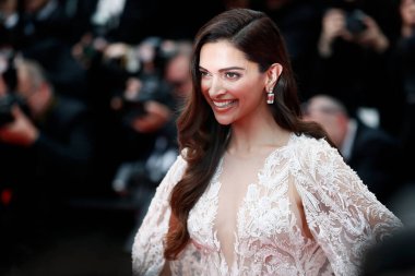 10 Mayıs 2018 'de Cannes, Fransa' da düzenlenen 71. Cannes Film Festivali 'nde Deepika Padukone 